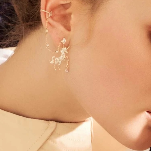 🆕 3/$35 Rhinestone Gold Unicorn Earrings - Picture 3 of 6